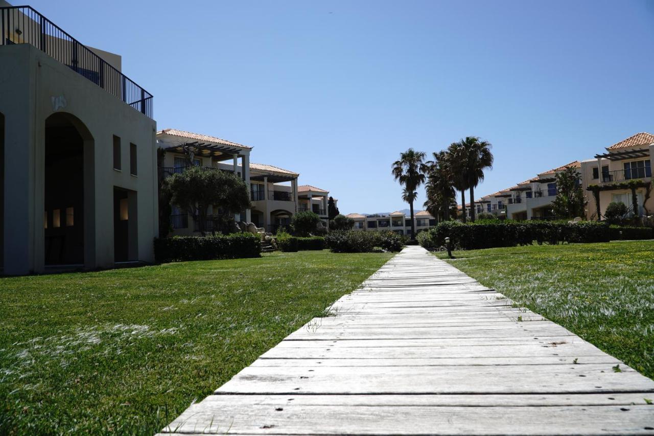 Cassiopeia 3-Bedroom House On The Beach With Pool Hriszí Aktí Haniá Kültér fotó